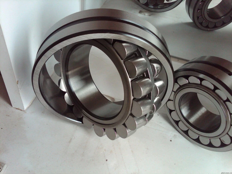 Self-aligning roller bearing 23068
