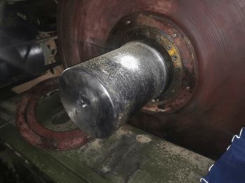 How to do the unexpected shutdown caused by the wear of the bearing position of the reversing roller