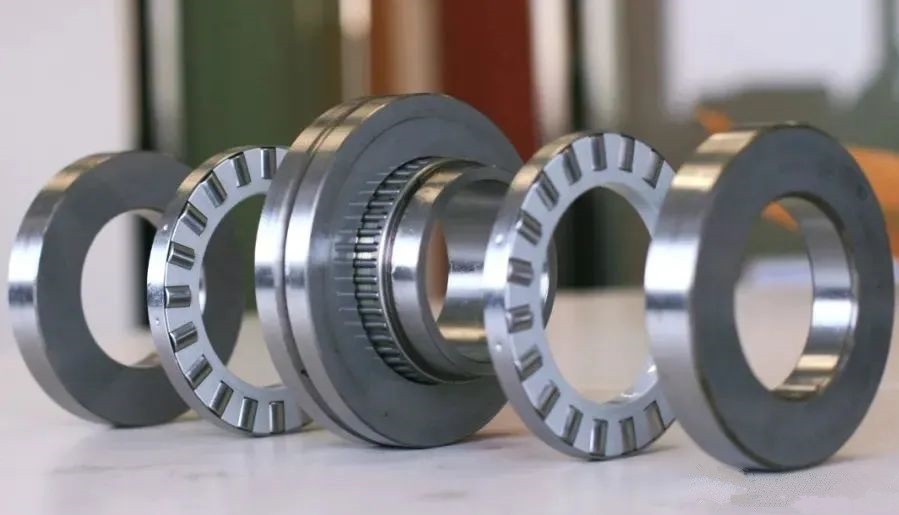 What is a combined bearing? What combinations are there?