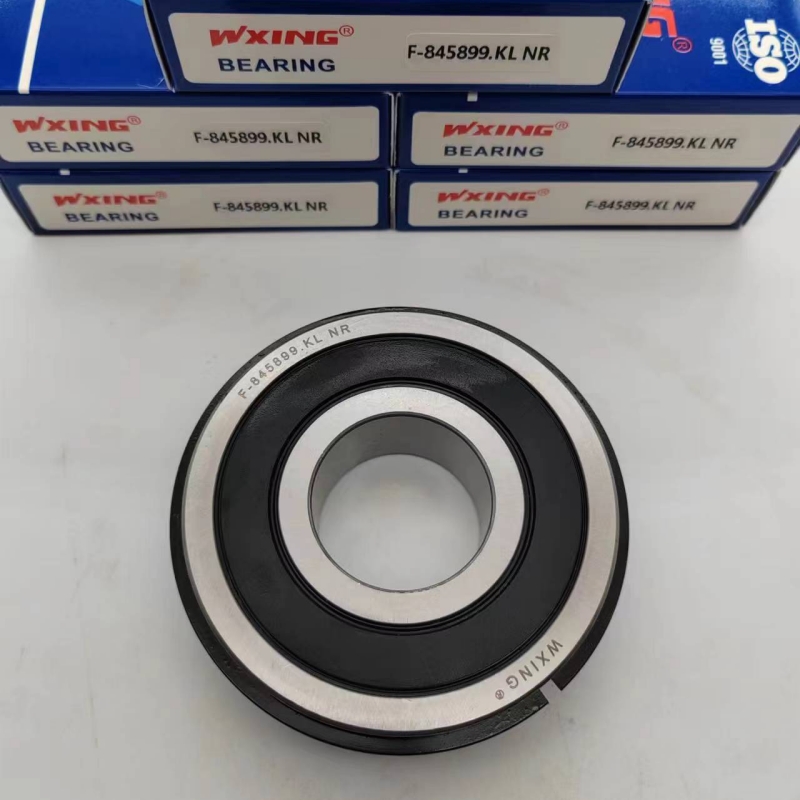 What are the characteristics and applications of flange bearings?